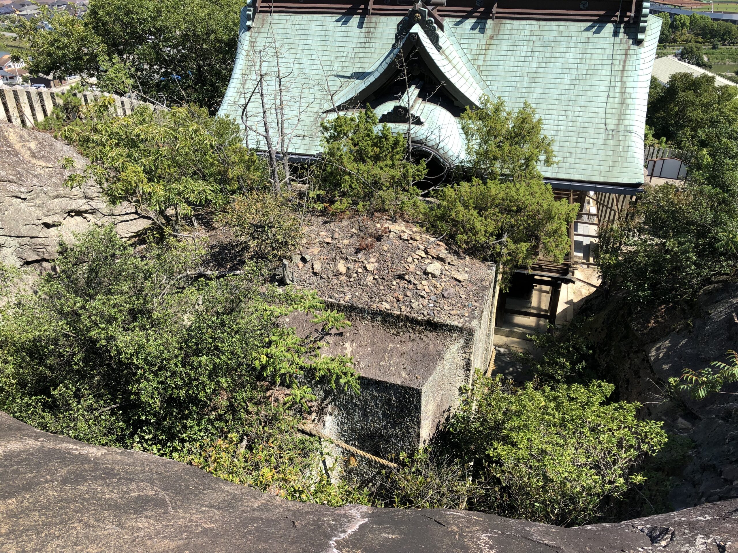 高砂の石の宝殿 生石神社の境内にある巨大な石造物