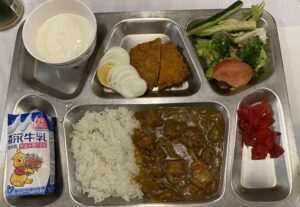 海上自衛隊 舞鶴フェスタ 海自カレー 実食写真 副菜つき