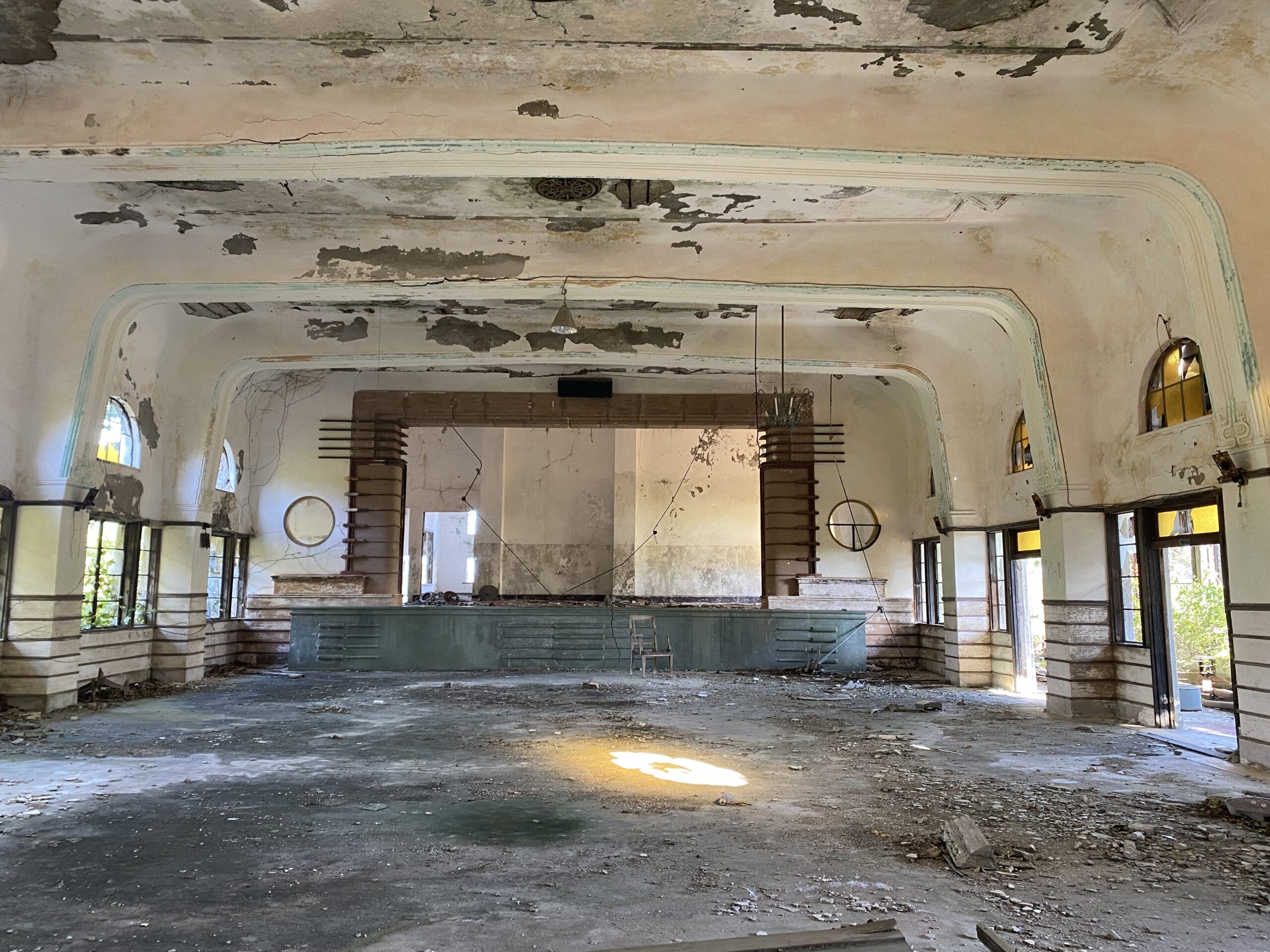 摩耶観光ホテル講堂内部 まいまい京都公式ツアー 摩耶山再生の会事務局長 慈憲一氏同行 特別公開見学